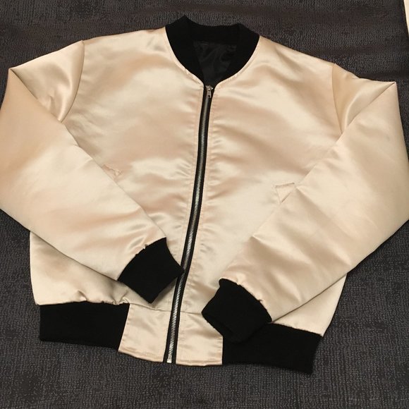 NWOT Rare UO Urban Renewal Soaring Desert Eagle Embroidered Satin Bomber - Picture 8 of 12